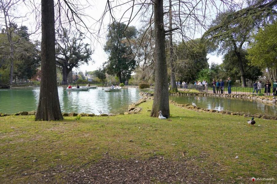 ROME: Villa Borghese Lake tour by boat paddling independently +aperitivo - Casina del Lago and the Roman aperitivo