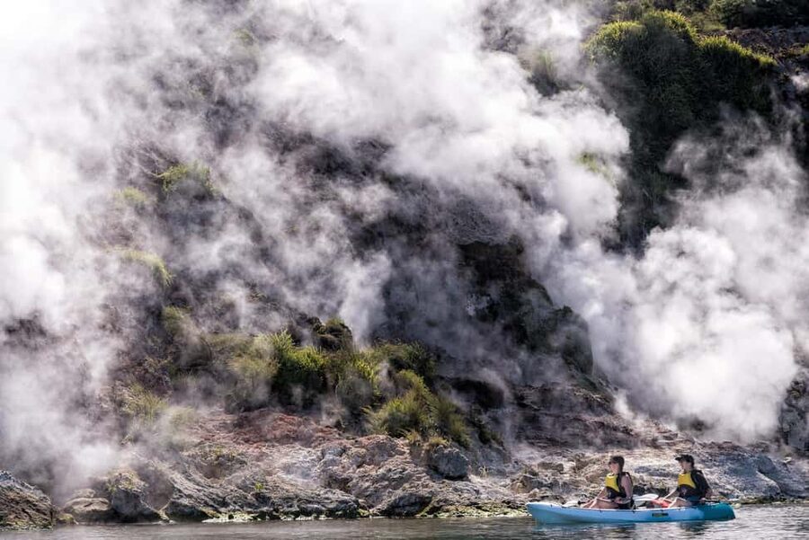 Rotorua: Waimangu Valley Walk and Steaming Cliffs Kayak Tour - Meeting your guide in Rotorua