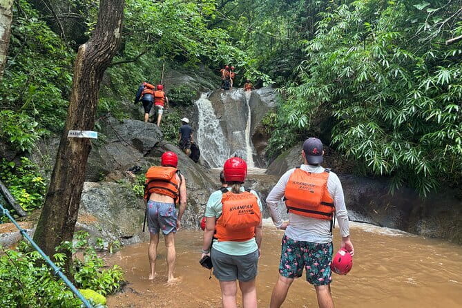 Safety whitewater rafting in Chiangmai by Khampan Rafting - Getting ready for the Maetaeng River