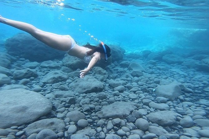 Santorini: Stand-Up Paddle and Snorkel Adventure - What the Guide Adds to the Experience