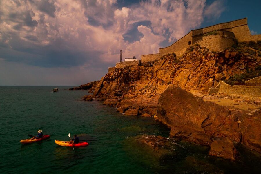 Sea kayak tour: Sète, the French pearl of the Mediterranean - Starting at KayakMed on Môle Saint-Louis