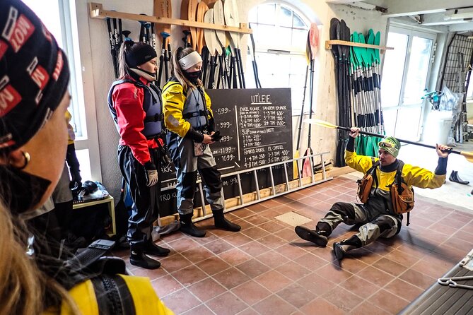 Sea Kayaking In Ålesund - Meeting at Brunholmen and getting ready