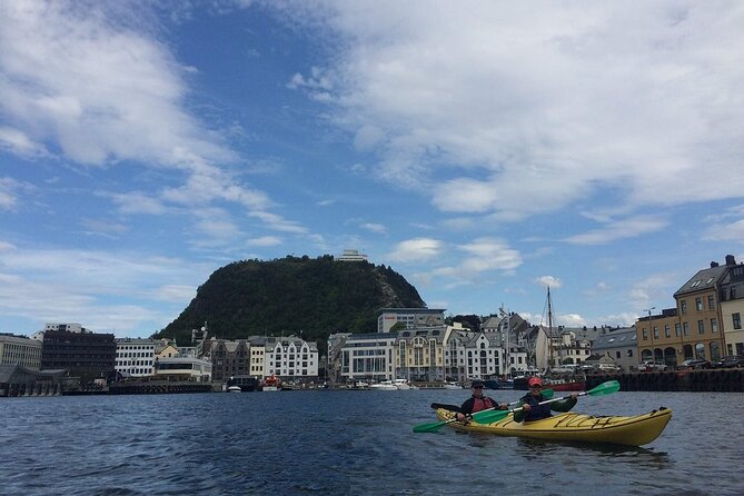 Sea Kayaking In Ålesund - Photo stops and the changing view
