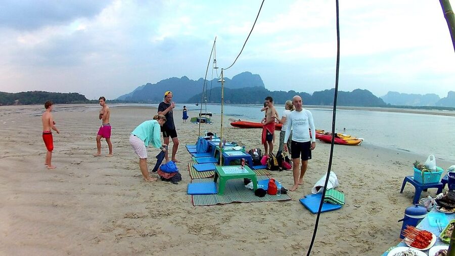 Sea Kayaking in Ao Thalane & Optional Full-Day Hong Island - What the guide adds to the experience