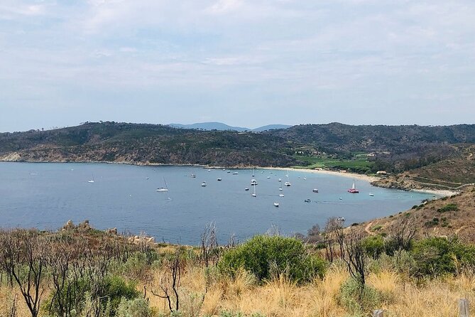 Sea kayaking in the heart of the Ramatuelle Nature Reserve - The optional three-meter rock jump