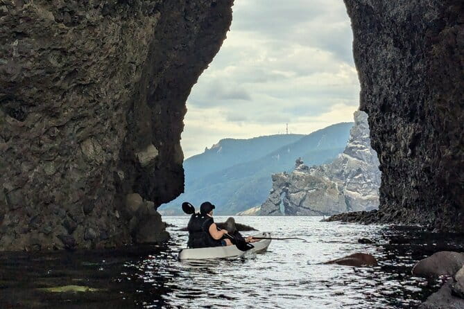Sea Kayaking Tour - Otaru Coastal Adventure - The First Thirty-Five Minutes Along the Cliffs