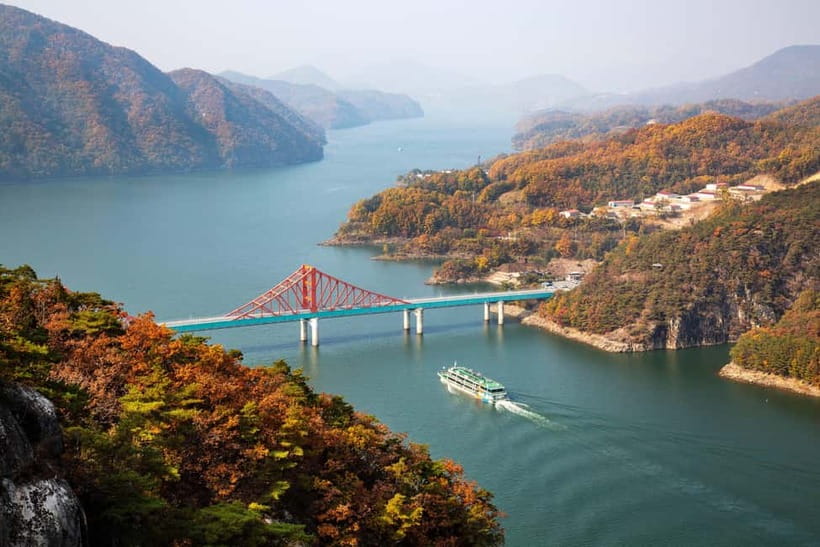 Seoul: Chungju Cruise, Cable Car & Cave Kayak Adventure Tour - Entering Hwalok Cave by kayak