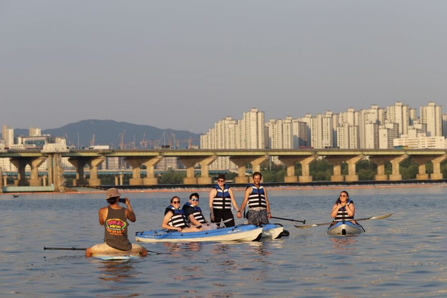 Seoul: Stand Up Paddle Board (SUP) & Kayak in Han River - Seoul at Sunset, With Trains and Towers