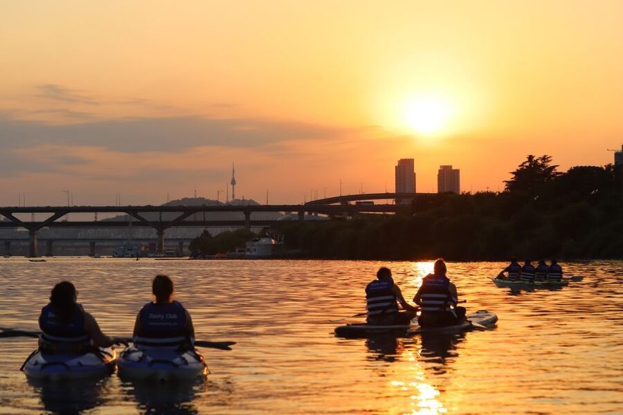 Seoul: Stand Up Paddle Board (SUP) & Kayak in Han River - Free Photos Without Carrying Your Phone