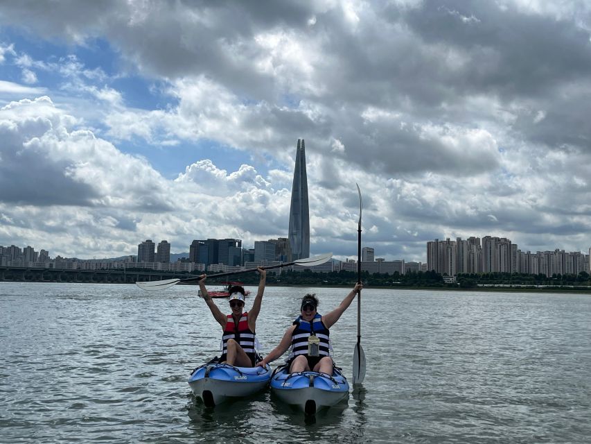 Seoul: Stand Up Paddle Board (SUP) & Kayak in Han River - Showers, Lockers, and the Optional Noodle Lunch