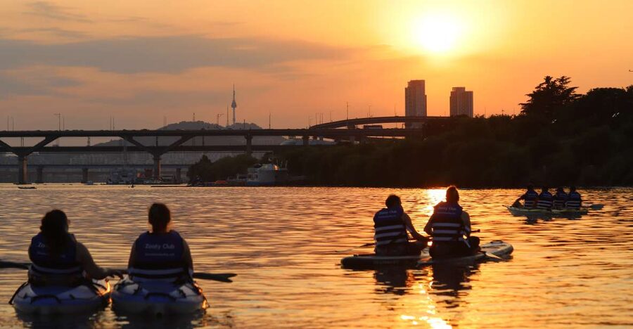 Seoul: Stand Up Paddle Board (SUP) & Kayak in Han River - Who Will Enjoy This Most