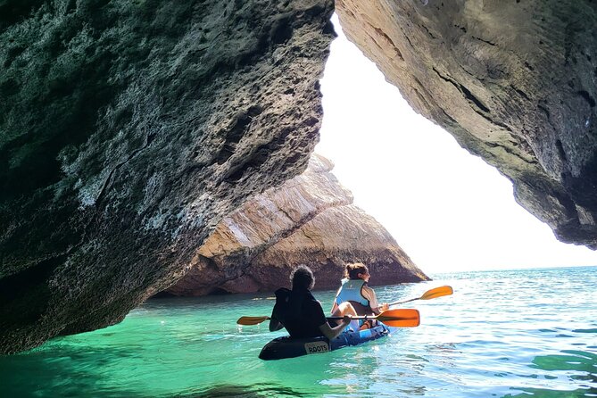 Sesimbra : Guided Kayak Tour in Arrábida Natural Park & Caves - The guides shape the experience