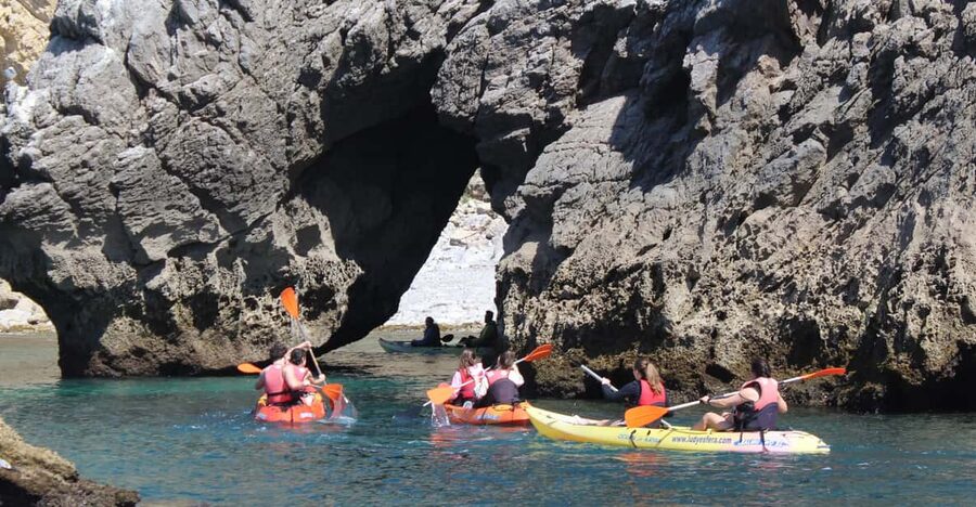 Sesimbra: Ribeiro Cavalo Beach, Caves, & Arrábida Kayak Tour - Guides and group atmosphere