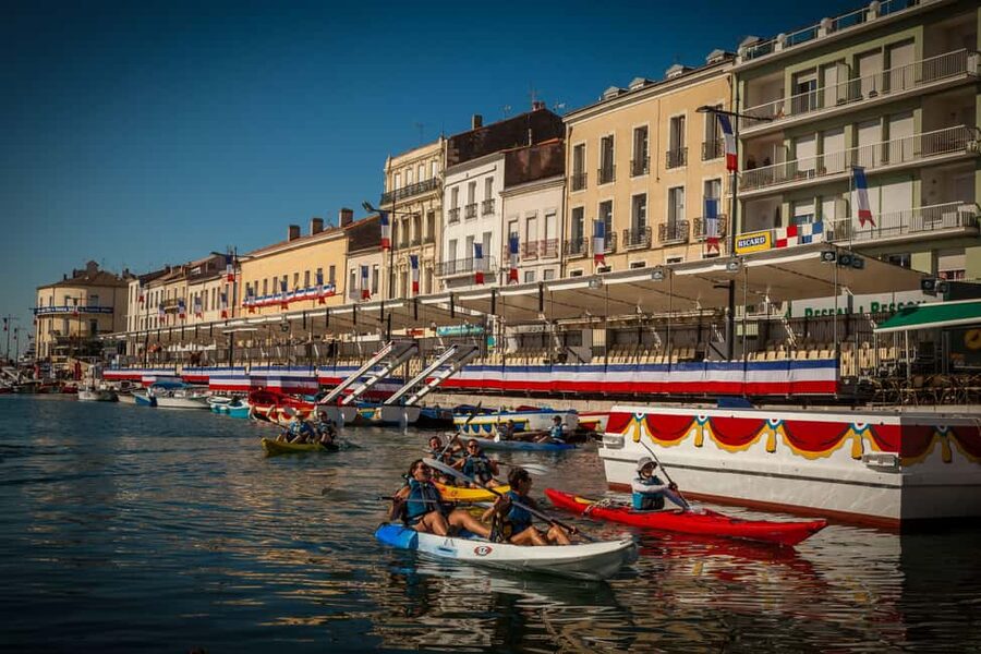 Sète: Guided Mediterranean Sea Kayaking - Turning into Sète’s old port