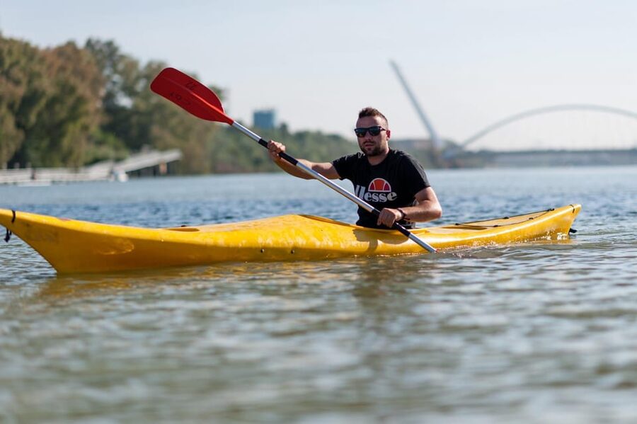 Seville:Guadalquivir River Kayak Tour - Learning to handle the kayak before leaving