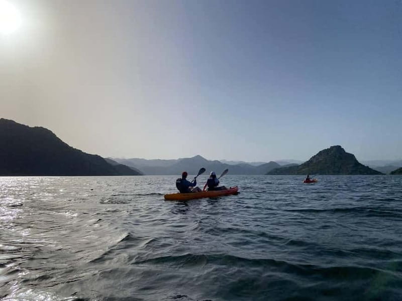 Skadar Lake: 4-Hour Guided tours on Kayak - The rocky island stop at Mala Čakovica