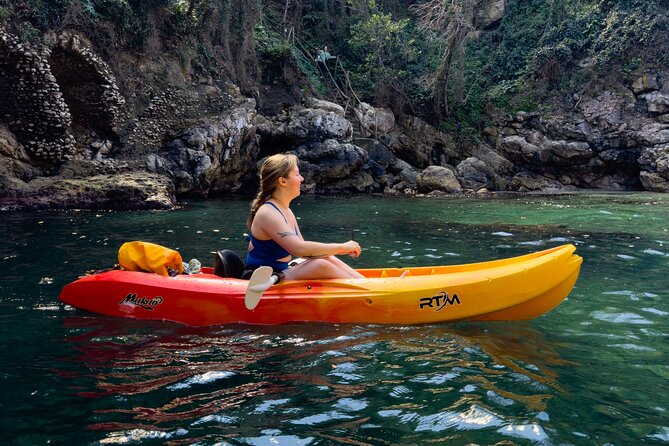 Small groups Kayak tour from Sorrento to Bagni Regina Giovanna - Sunset kayaking and the changing mood of the coast