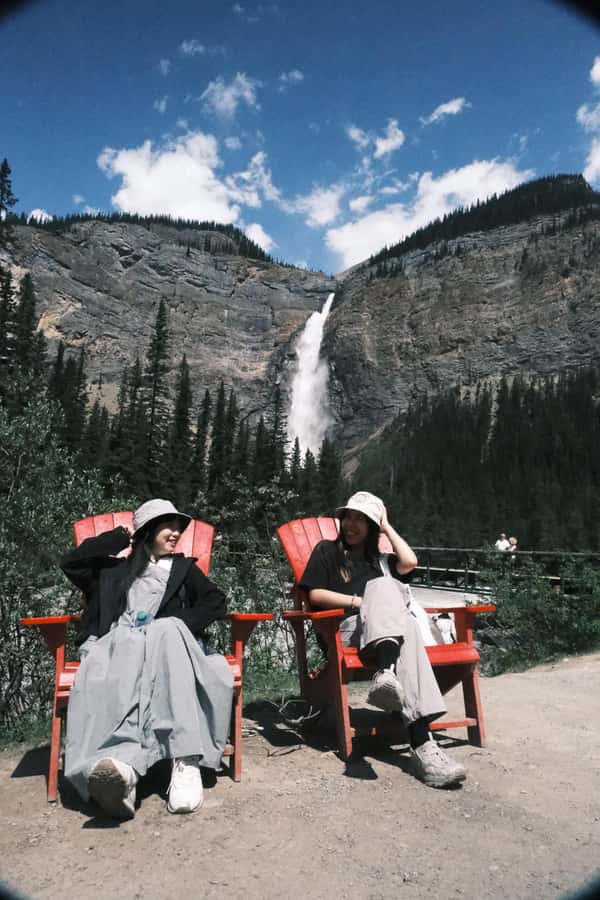 Small Grp: Emerald Lake (Optional Canoe) & Takakkaw Falls - What the small vehicle changes