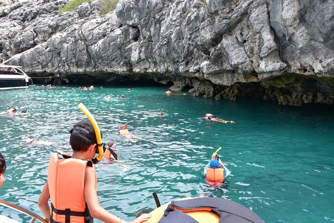 Snorkel and Kayak Tour to Angthong Marine Park by Speedboat from Koh Samui - The first water stop: snorkeling in changing conditions
