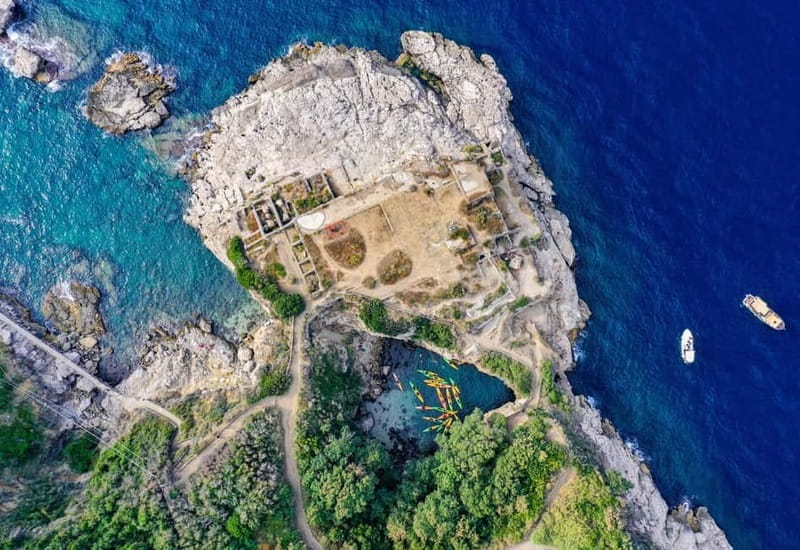 Sorrento: Guided Kayak Tour + Free 1h Paddleboarding - Getting comfortable in the kayak