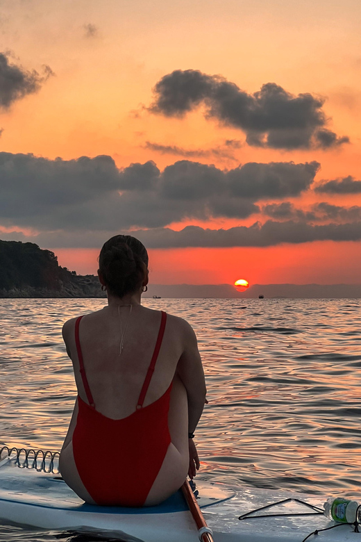 Sorrento: SUP Paddleboard Tour to Bagni Regina Giovanna - Starting at Via Marina Grande, 110