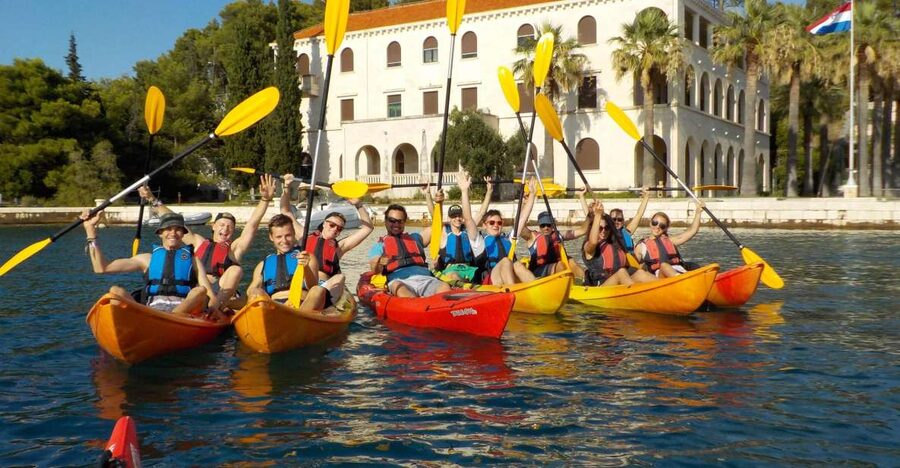 Split 4-Hour Guided Sea Kayak Tour - The briefing and the first paddle west