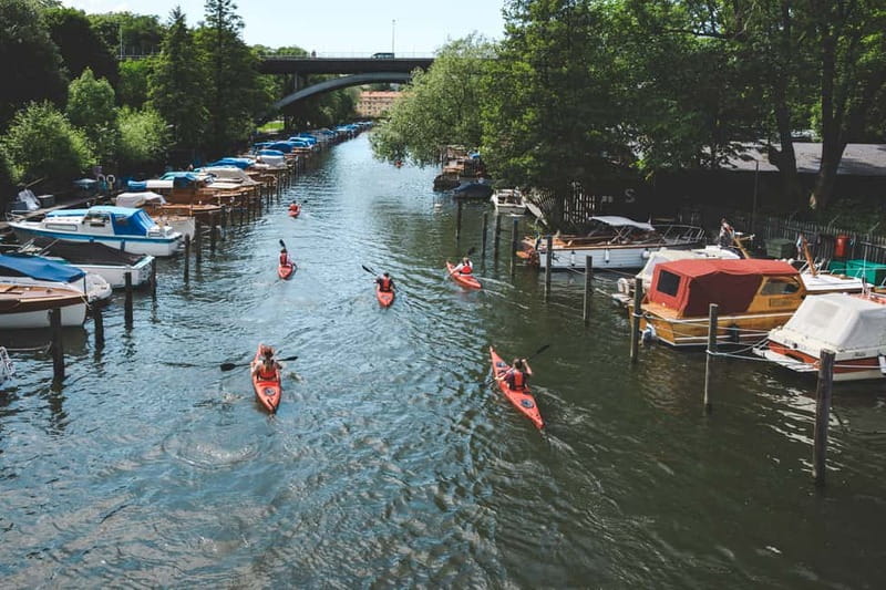 Stockholm: 2-Hour Guided Kayak Tour in City Center - Finding your rhythm on Stockholm’s waterways