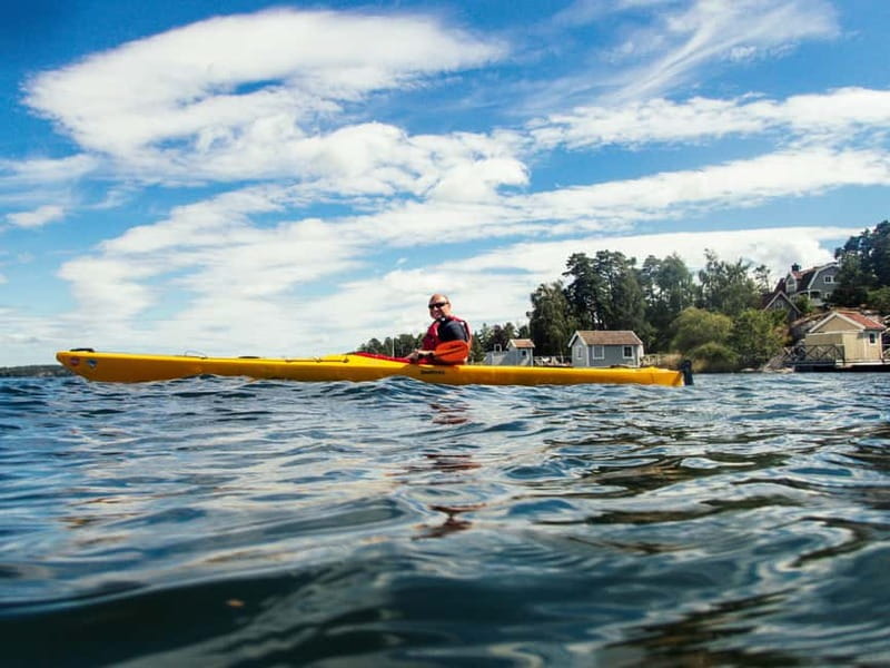 Stockholm: Archipelago Islands Kayak Tour and Outdoor Picnic - Red cottages, quiet channels, and the approach to Vaxholm