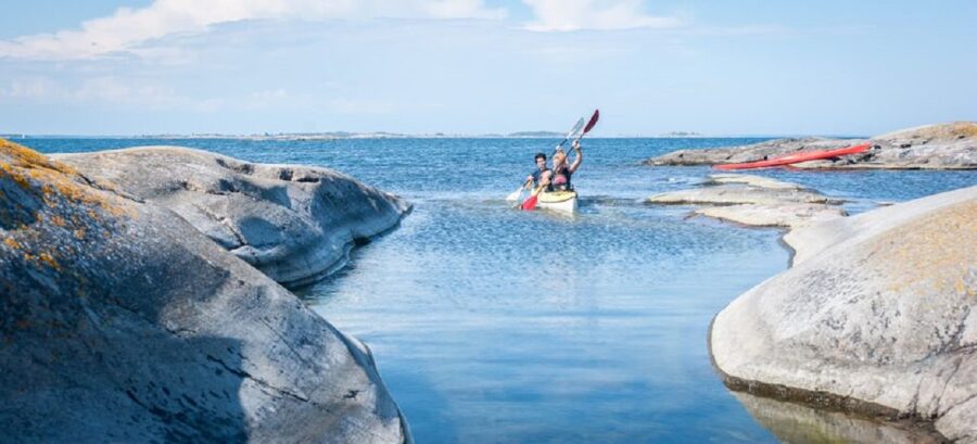 Stockholm: Full-Day Archipelago Kayaking Adventure - Lunch on a private island