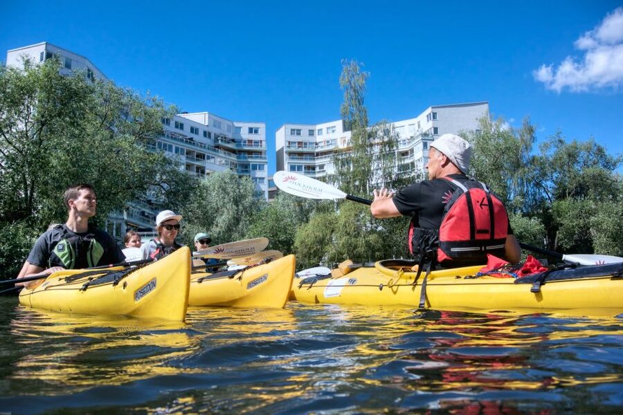 Stockholm: Guided Kayak City Tour & Optional Midsummer Meal - Group size, timing, and meeting details