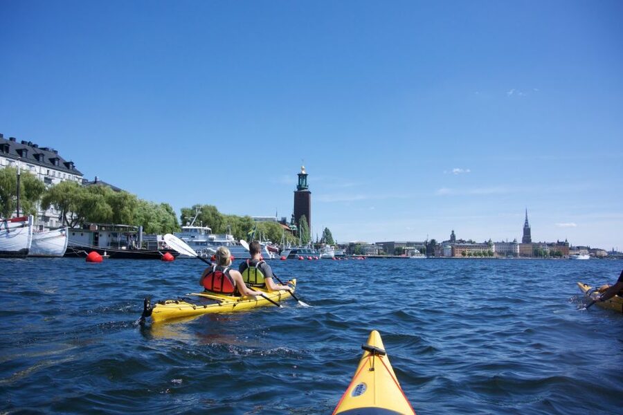 Stockholm: Guided Kayak City Tour & Optional Midsummer Meal - How the two-hour paddle works