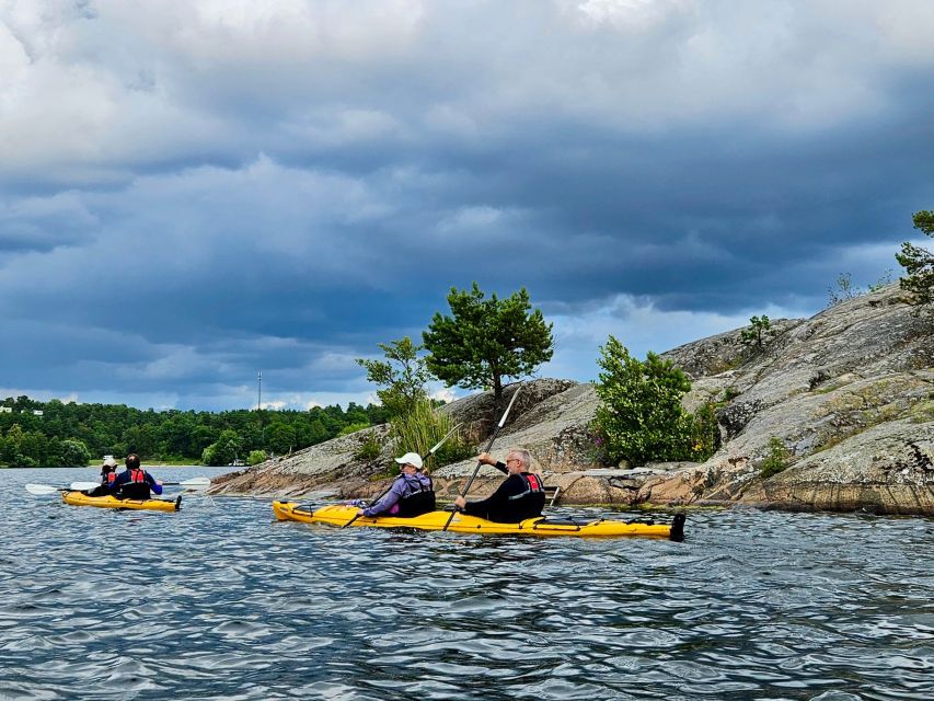 Stockholm: Guided Kayak Tour to Drottningholm Royal Palace - A 45-minute island lunch