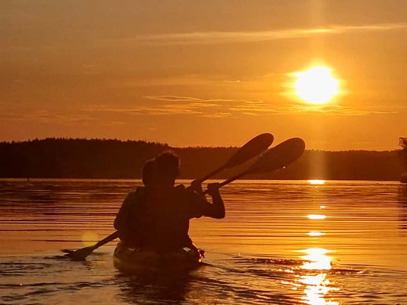 Stockholm: Sunset Kayak Tour on Lake Mälaren with Tea & Cake - Who should book this evening on the lake