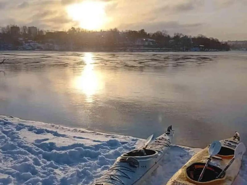 Stockholm: Winter Kayaking Tour through the City Centre - Launching in a tandem sea kayak
