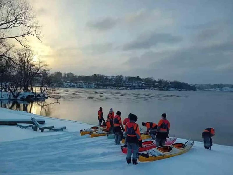Stockholm: Winter Kayaking Tour through the City Centre - Seeing Södermalm and Gamla Stan from the water