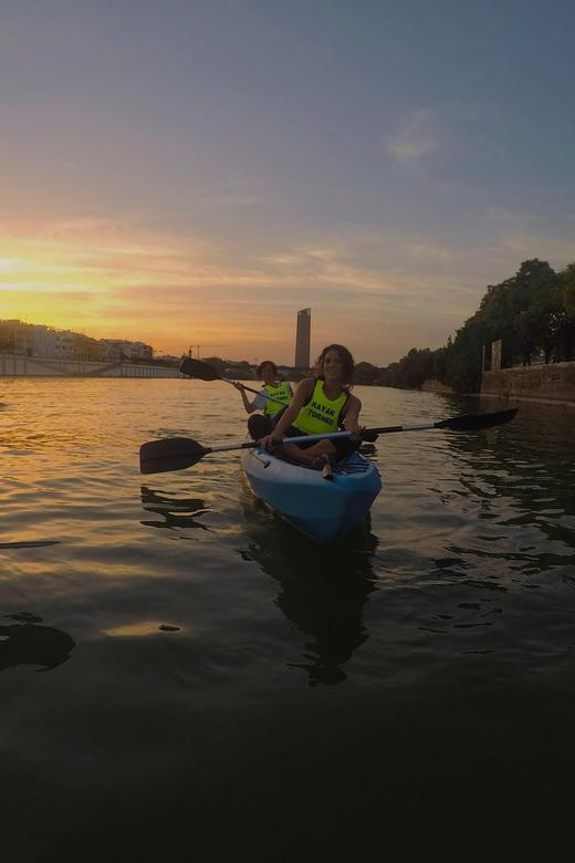 Sunset Kayak: Historic Seville, Triana and La Cartuja - The first circumnavigation at Espacio Primera Vuelta al Mundo