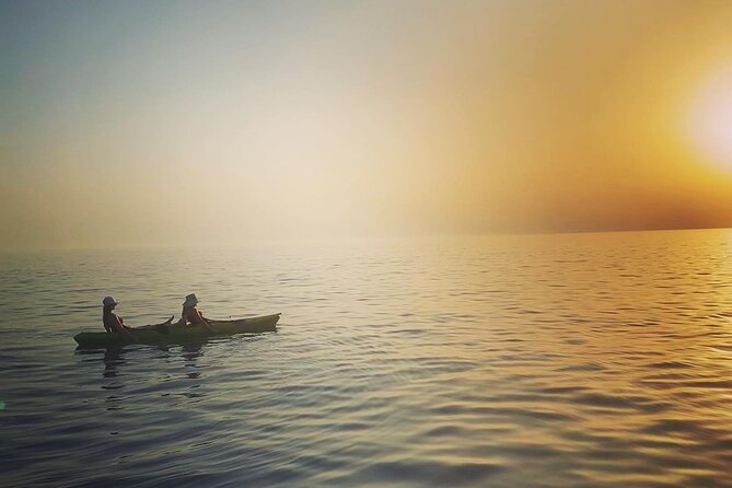 Sunset kayak/Sup tour - Lukova caves and Secret beaches - What to bring and what not to expect