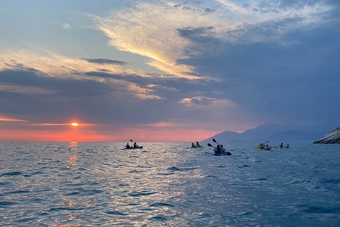 Sunset kayak/Sup tour - Lukova caves and Secret beaches - Cancellation and timing advice