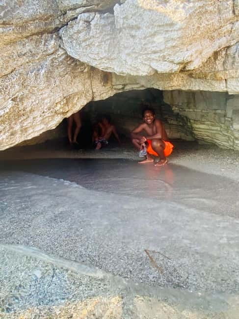 Sunset kayak/Sup tour - Lukova tiny caves and Secret beaches - What the $34 Price Covers