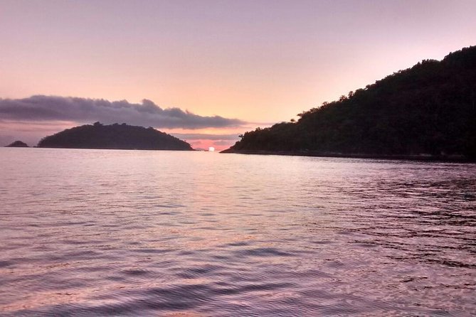 Sunset Kayaking - The first paddle past Puente de Isabel II