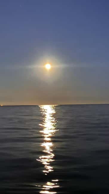 Sunset+paddle surf with music+fotos&videos Barceloneta+snack - Key points to know before booking