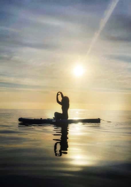 Sunset+paddle surf with music+fotos&videos Barceloneta+snack - The safety briefing for first-time paddlers