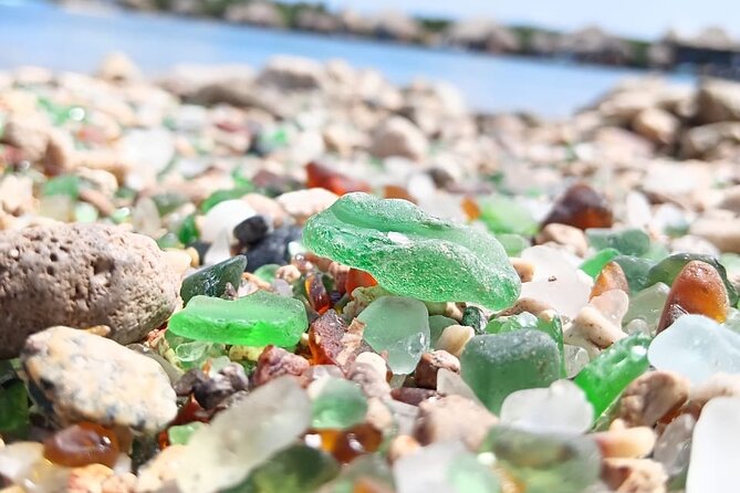 Sunset Sea Glass Island Kayak Tour - A short paddle from Savaneta to a very unusual shore