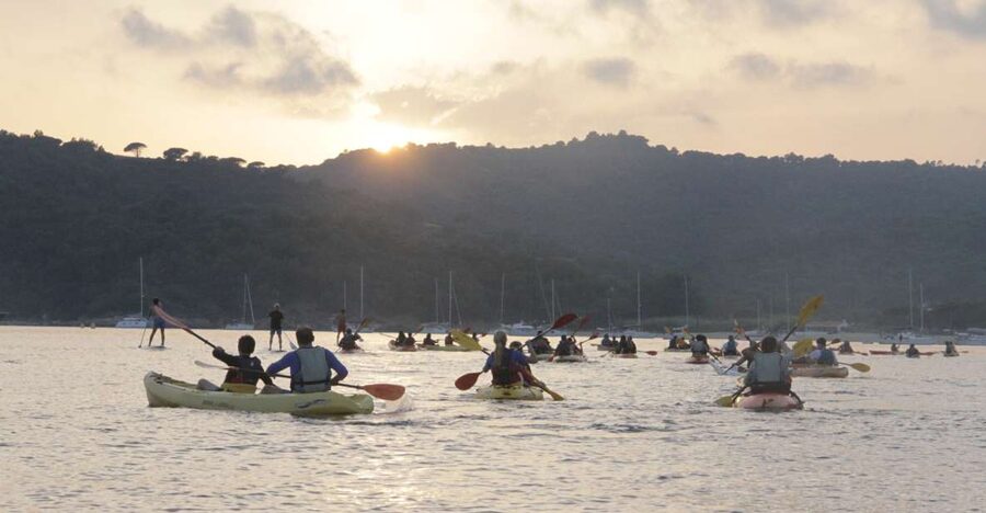 Sunset trip kayak tour in the gulf of Saint-Tropez - Paddling the Gulf of Saint-Tropez toward Cap Camarat