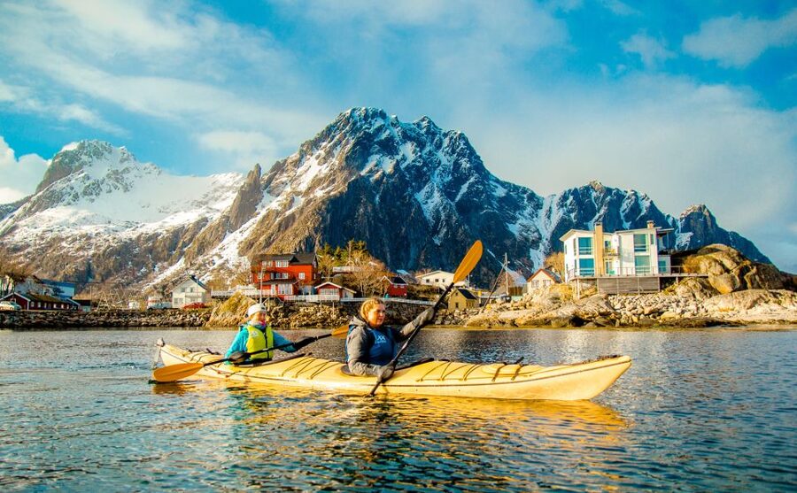 Svolvaer: 2-Hour Winter Kayaking Adventure - Meeting the guide at Svolvær harbor