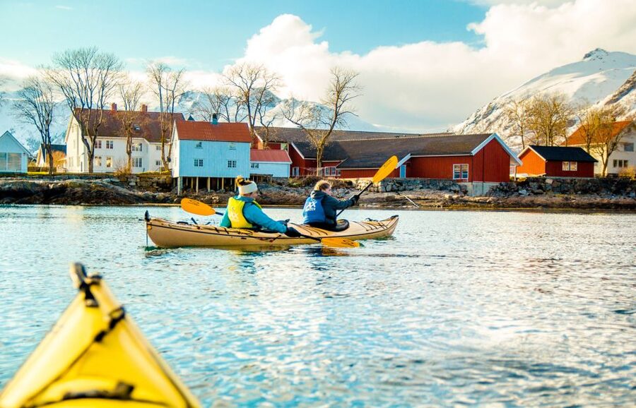 Svolvaer: 2-Hour Winter Kayaking Adventure - Small-group advantages and small-group limits