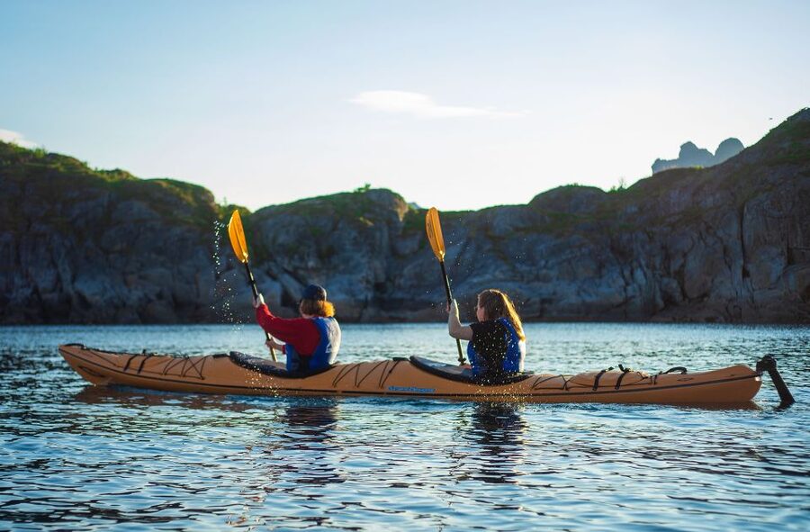 Svolvær: Evening Kayaking Adventure - Paddling out toward the Svolvær coast