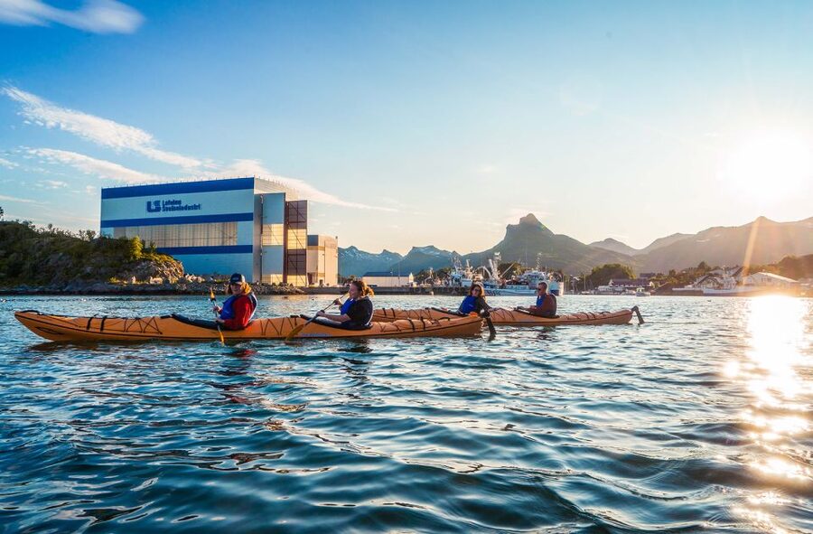 Svolvær: Evening Kayaking Adventure - Stories about Lofoten between paddle strokes