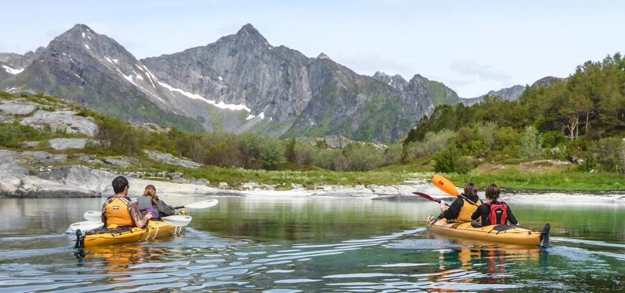 Svolvaer: Sea Kayaking Experience - Paddling past islands, bays, and beaches