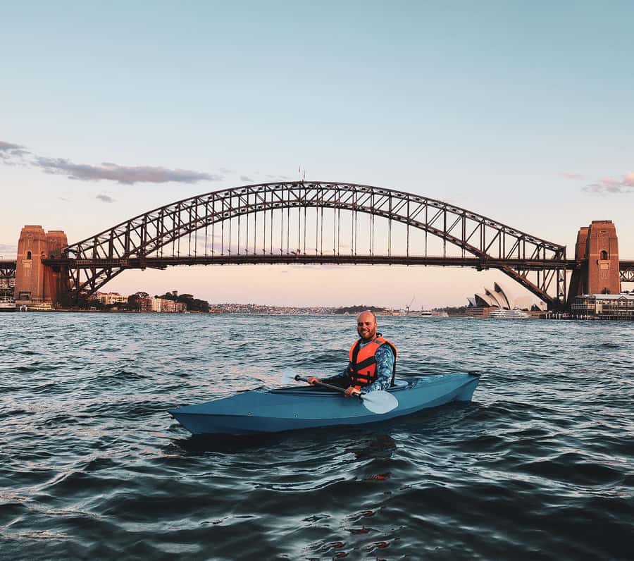 Sydney: Sunset Kayak - Opera & Harbour Bridge Tour (5p. max) - Under the Harbour Bridge with the city above